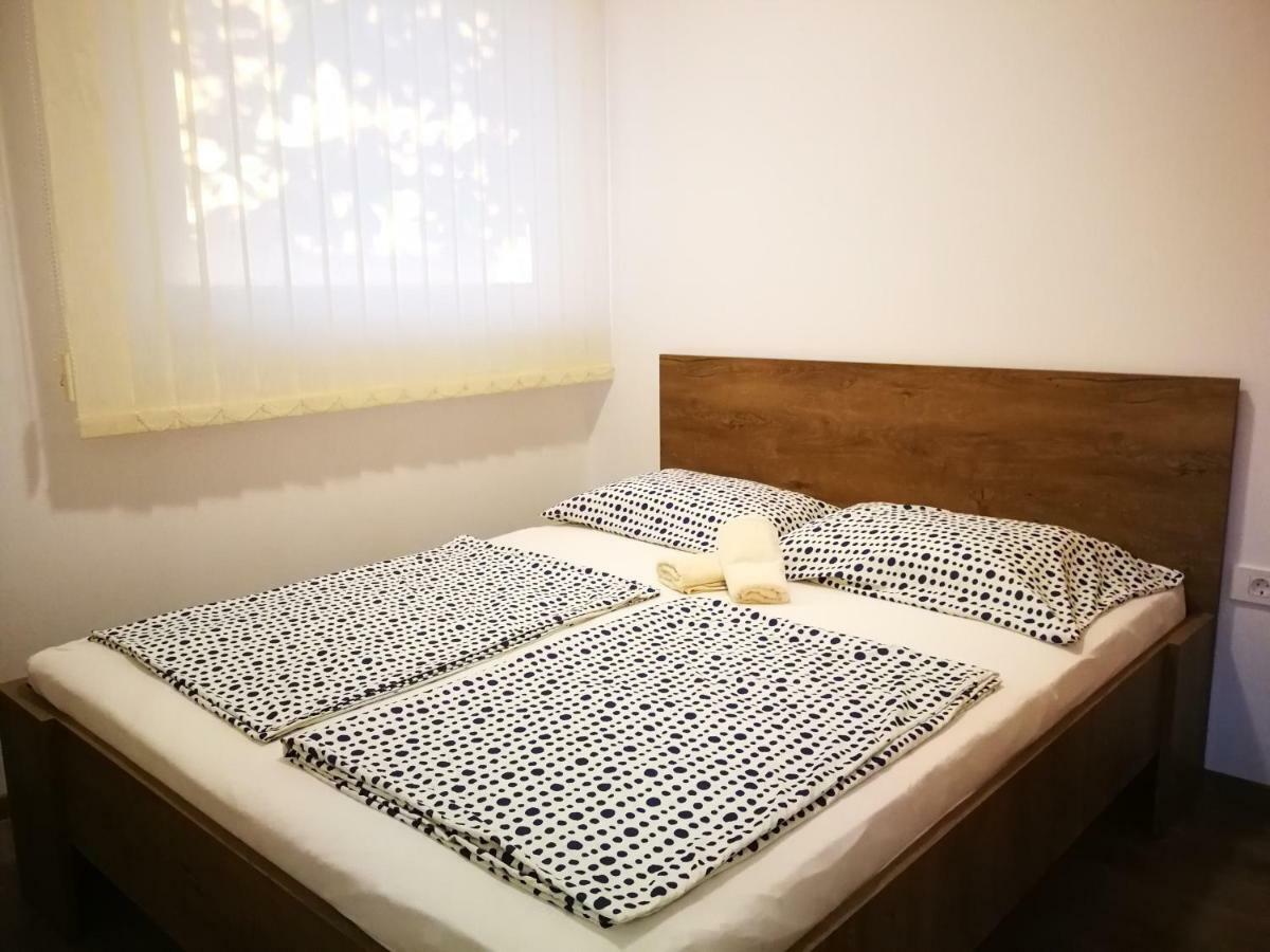 Appartma Katja Gabrovica pri Črnem Kalu Buitenkant foto